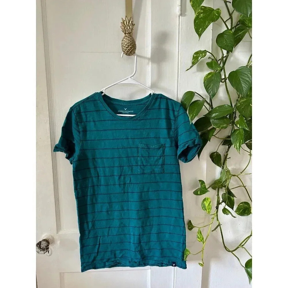 American Eagle men’s size small blue striped shirt